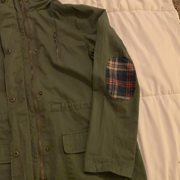 Military style jacket! Beautiful Green with plaid details! - Picture 4 of 9